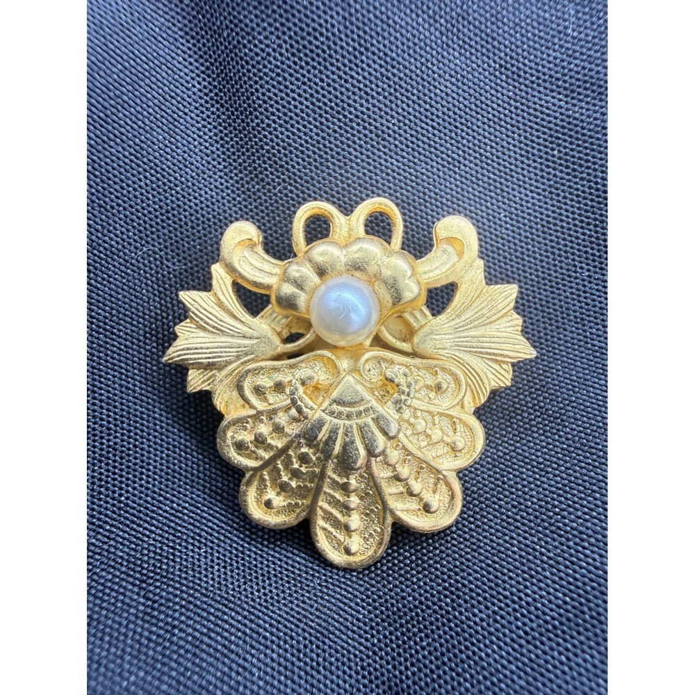 Jane Angels of Love AOL 1997 Gold Tone Floral Shell Brooch Faux Pearl Western